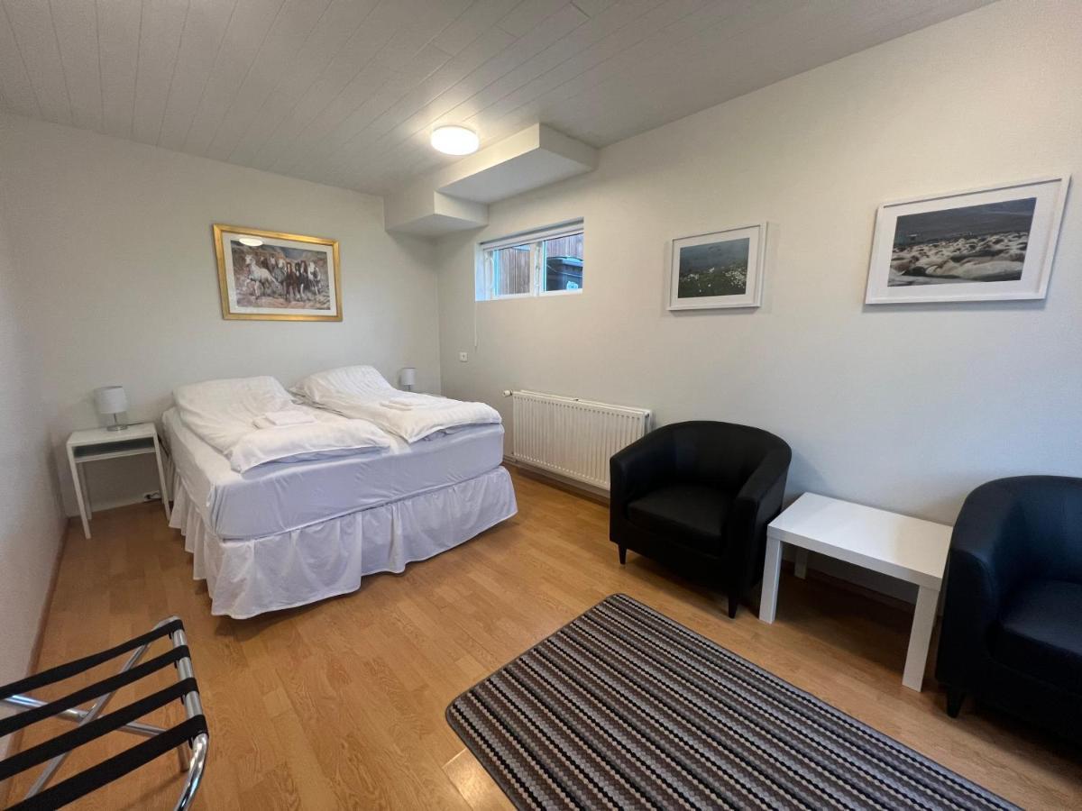 Glaesibaer 2 Guesthouse And Horsefarm Akureyri Exterior photo