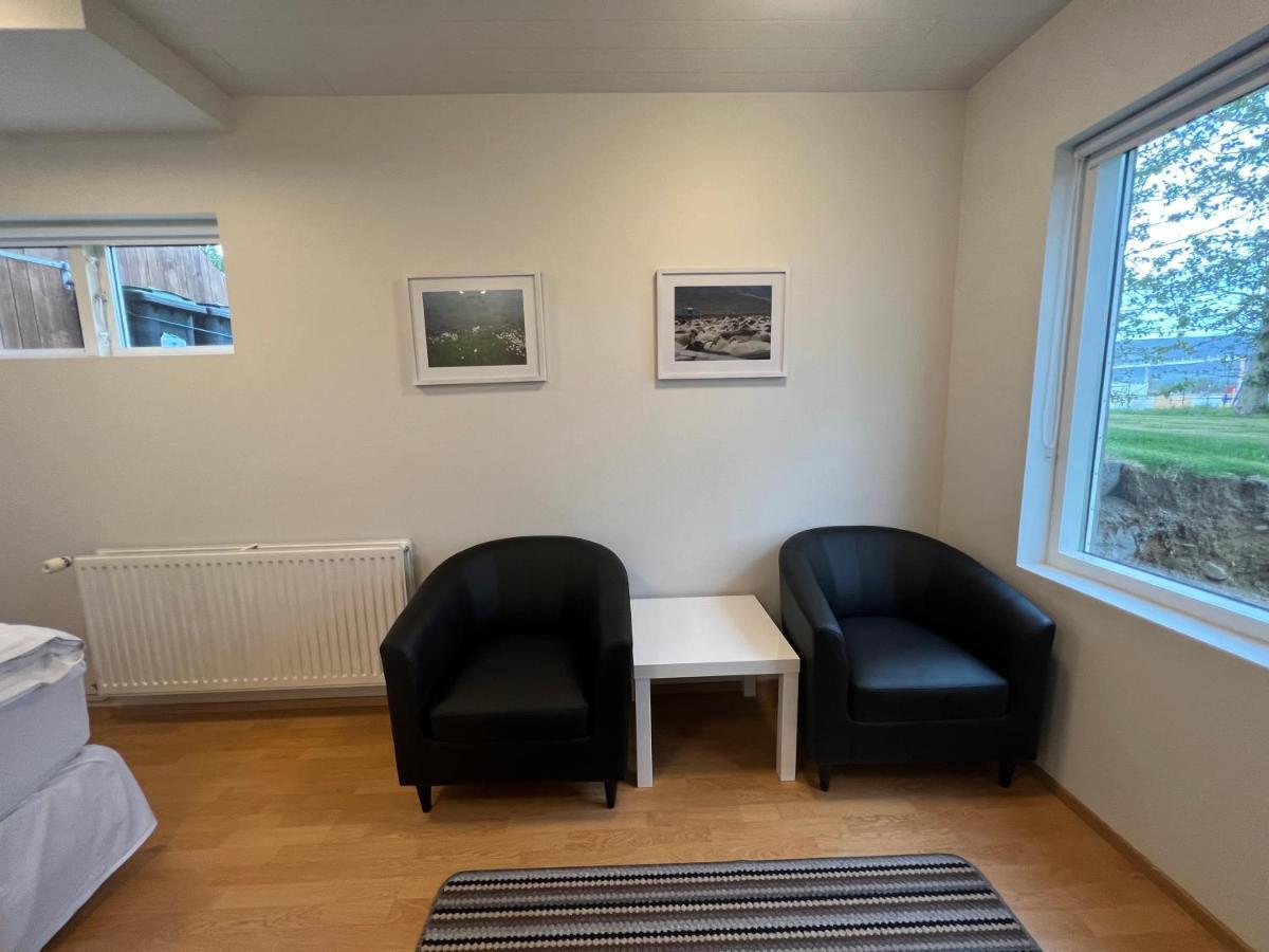 Glaesibaer 2 Guesthouse And Horsefarm Akureyri Exterior photo