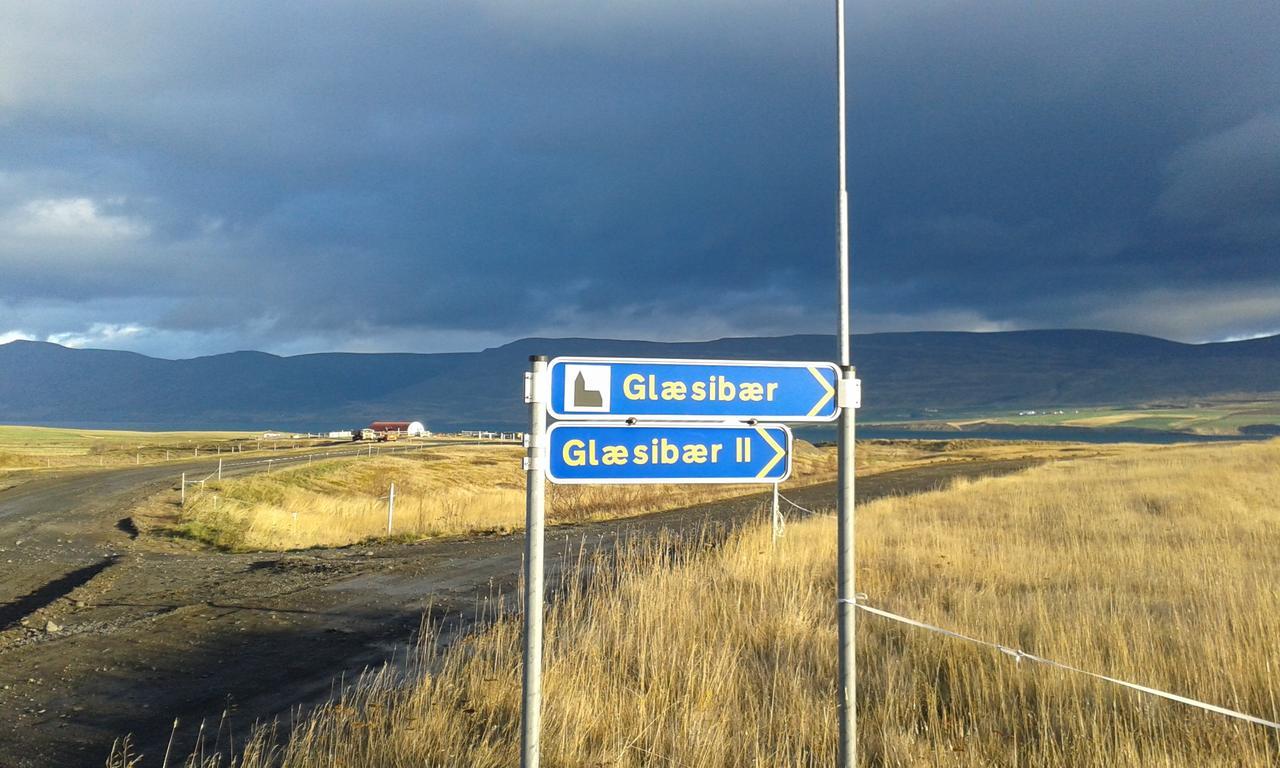 Glaesibaer 2 Guesthouse And Horsefarm Akureyri Exterior photo