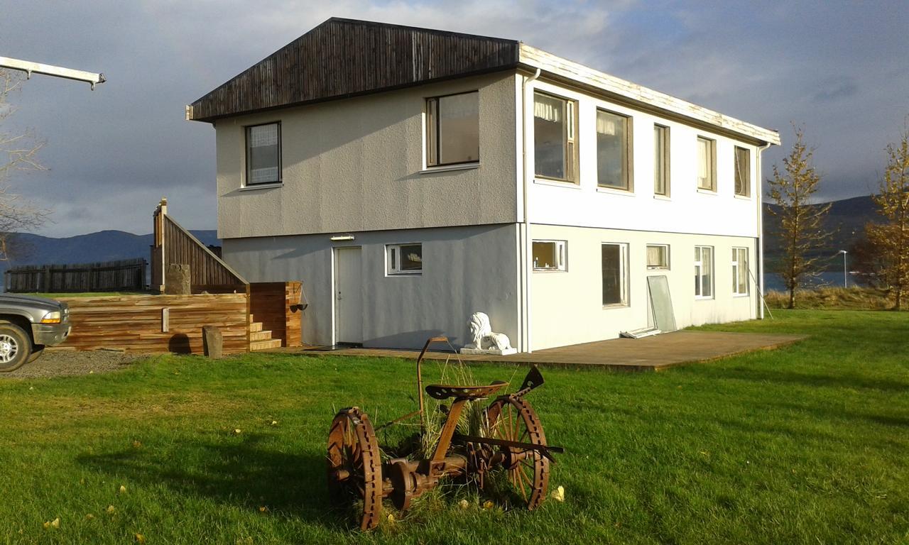 Glaesibaer 2 Guesthouse And Horsefarm Akureyri Exterior photo