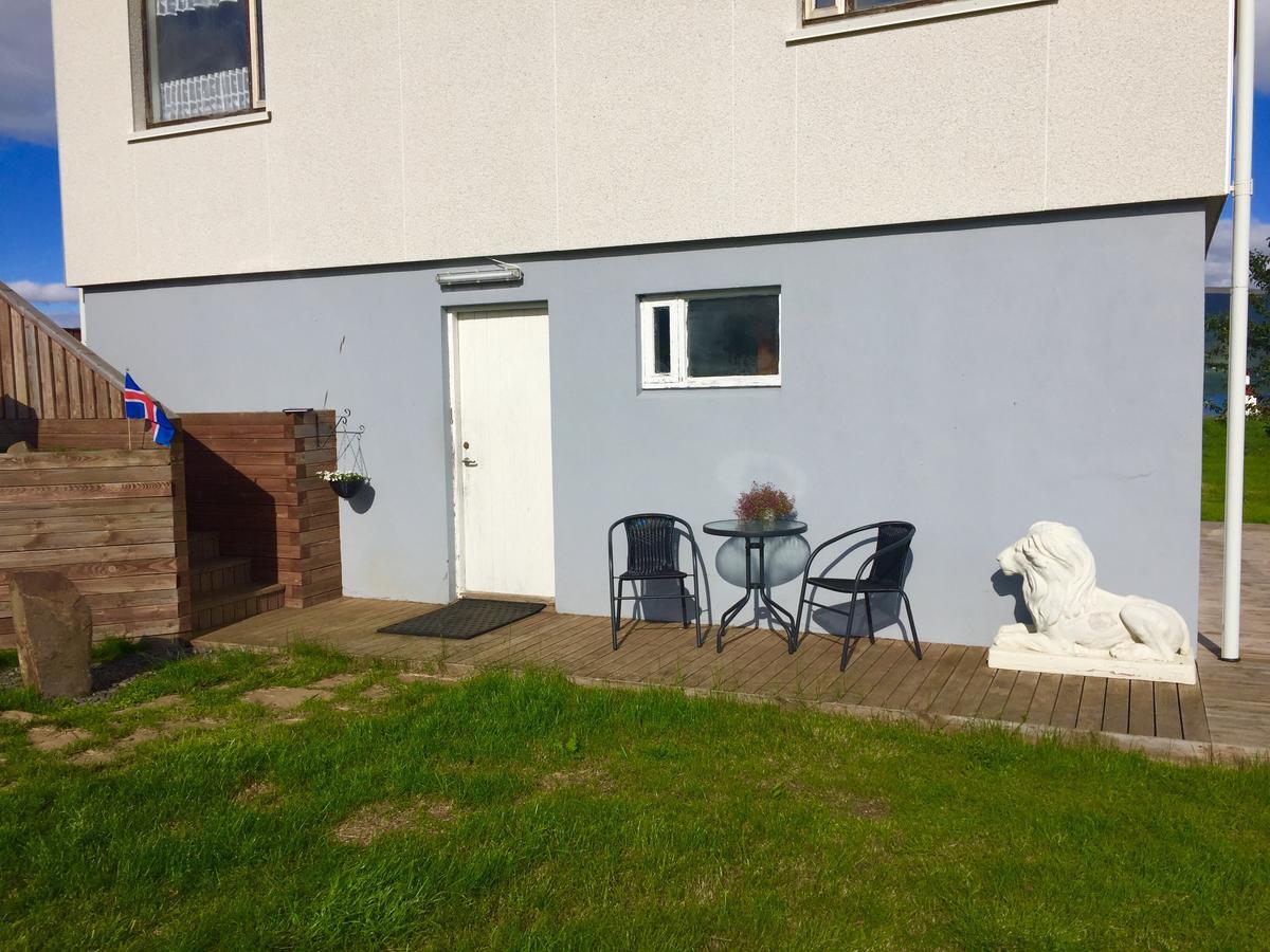 Glaesibaer 2 Guesthouse And Horsefarm Akureyri Exterior photo